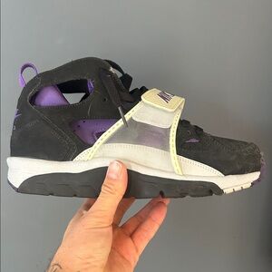 Nike Men’s Huarache Black and Purple Sneakers with Cream Accents - sz 8.5